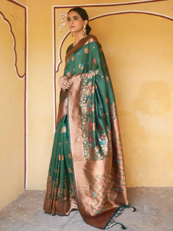 Green Banarasi Silk Woven Dual Tone Floral Design Saree with Unstitched Blouse Piece Janasya 7812